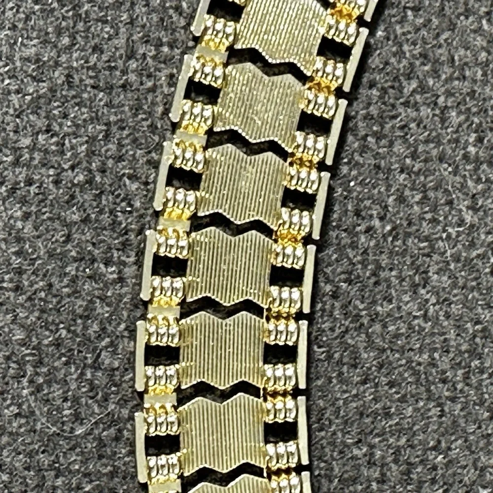 Vintage Sarah Coventry Gold Tone‎ Reversible Turn-A-Bout Wide Necklace, Signed